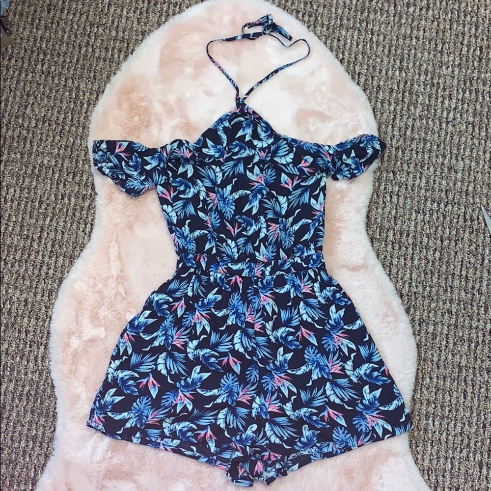 NWT Hollister could shoulder halter top romper